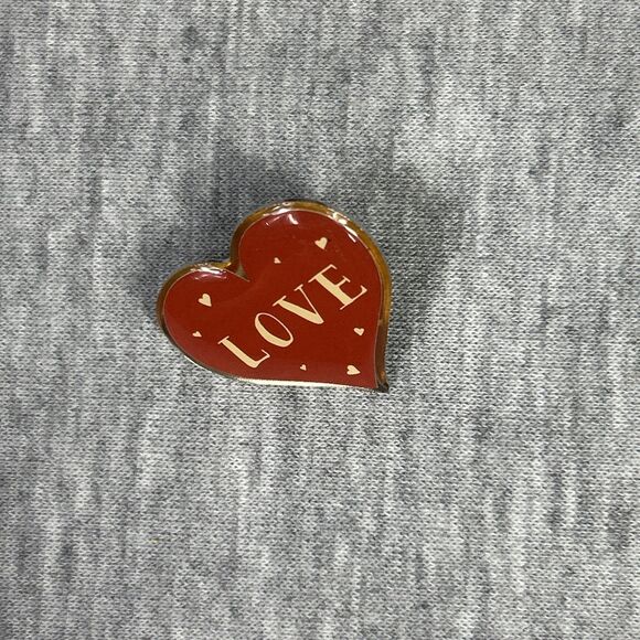 RED HEART LAPEL PIN 1”  Tiny Cute “LOVE” Lapel Hat Tie Tack Badge Valentines Day - Picture 4 of 10